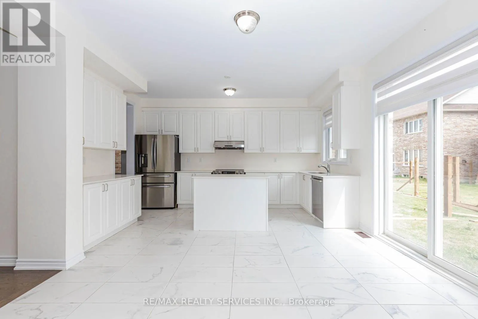 37 ROYAL FERN CRESCENT