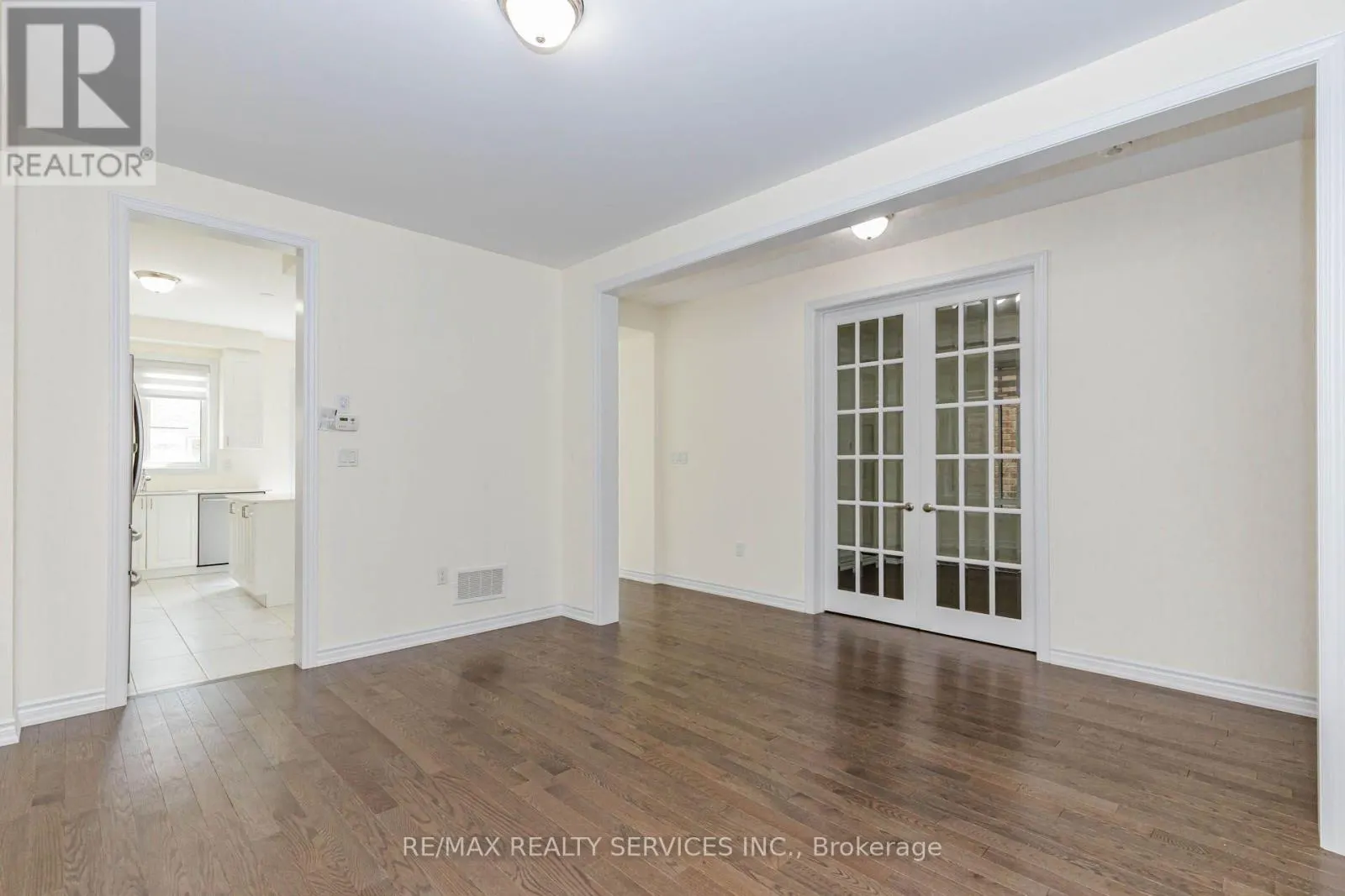 37 ROYAL FERN CRESCENT