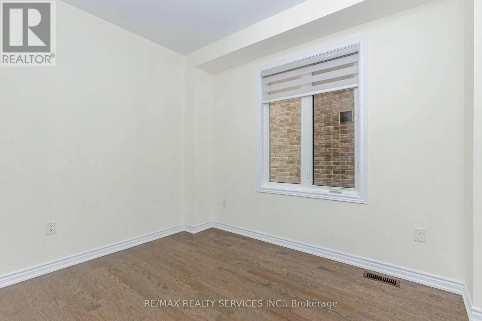 37 ROYAL FERN CRESCENT