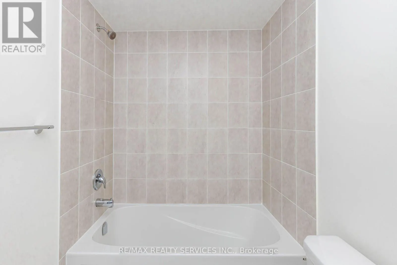 37 ROYAL FERN CRESCENT