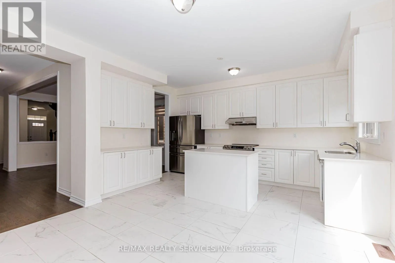 37 ROYAL FERN CRESCENT