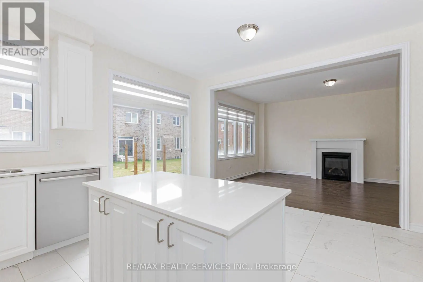 37 ROYAL FERN CRESCENT