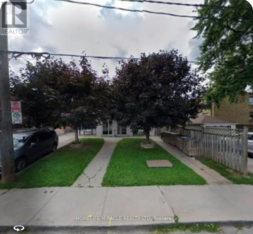 3 - 230 BICKNELL AVENUE
