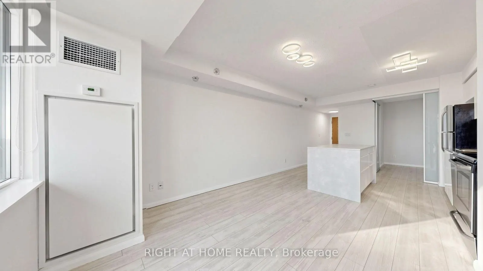 1016 - 20 JOE SHUSTER WAY