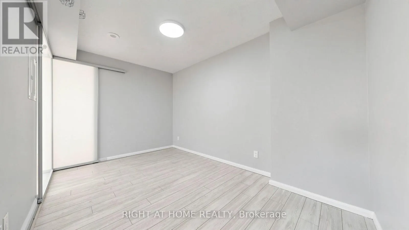 1016 - 20 JOE SHUSTER WAY