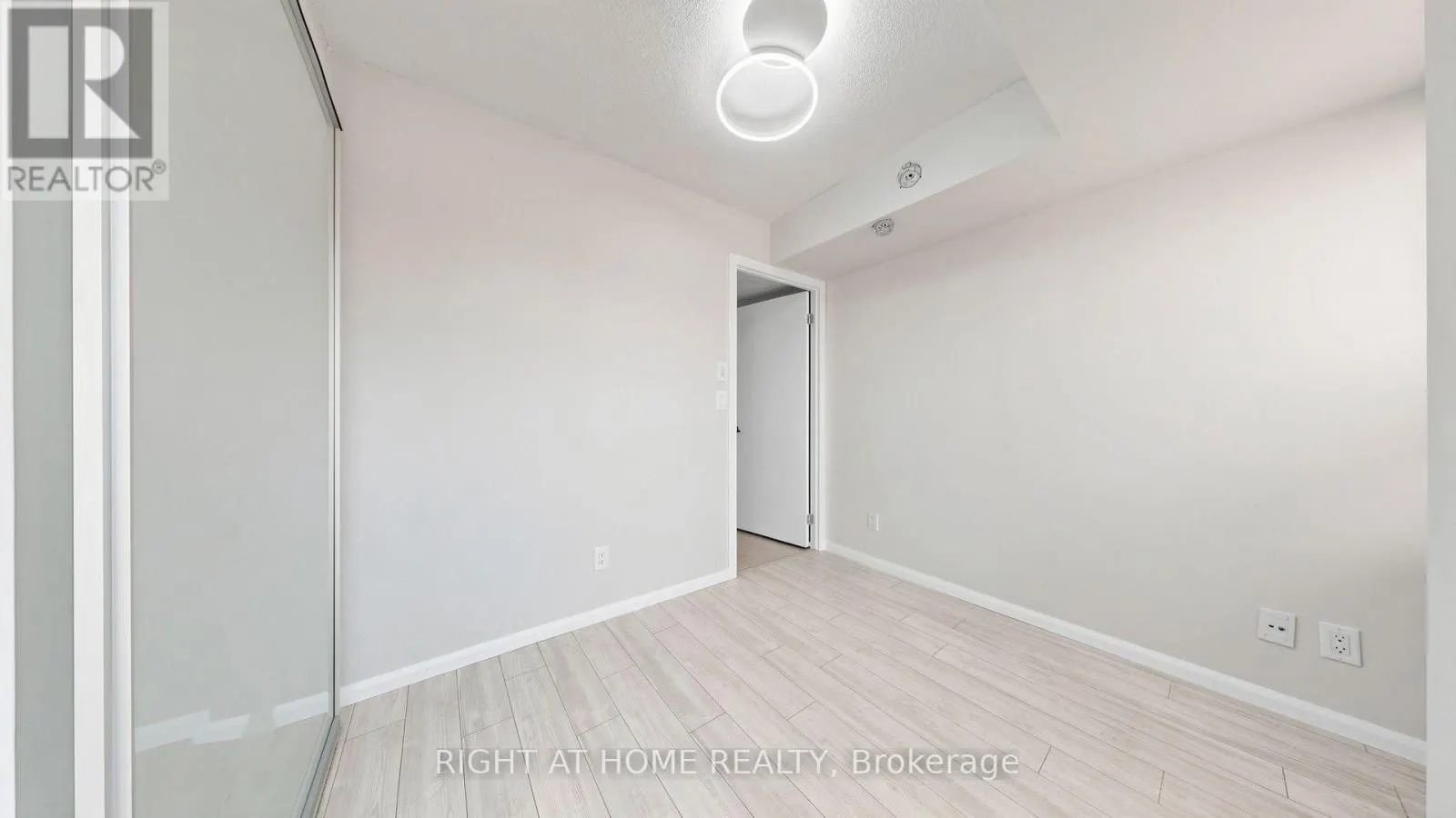 1016 - 20 JOE SHUSTER WAY