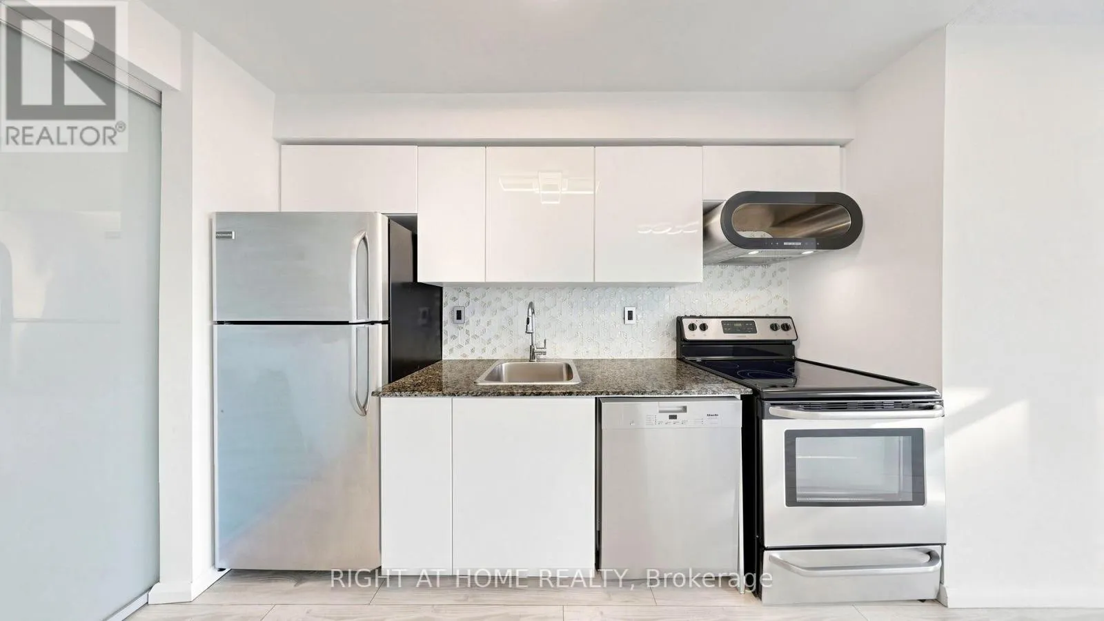 1016 - 20 JOE SHUSTER WAY