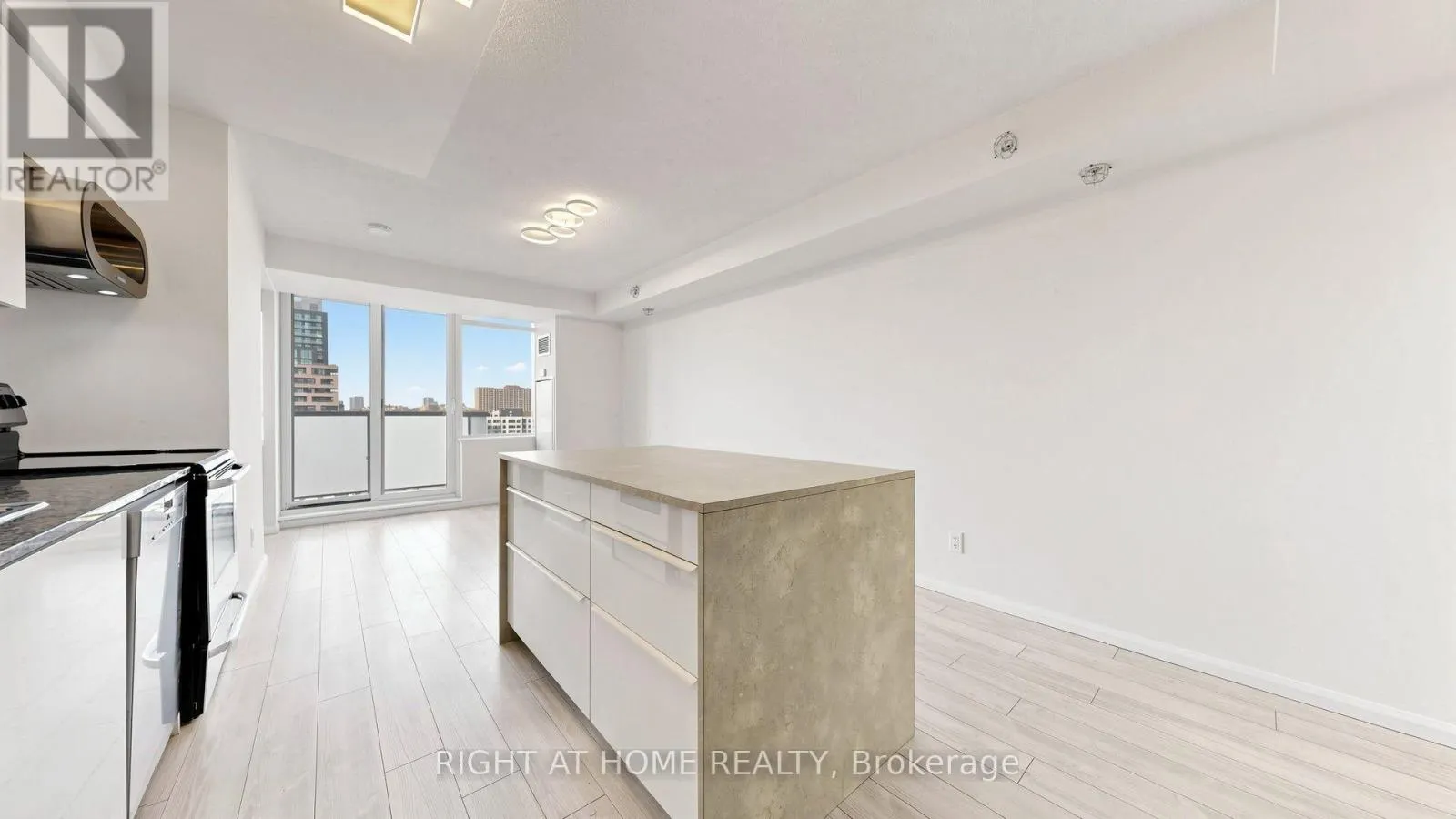1016 - 20 JOE SHUSTER WAY