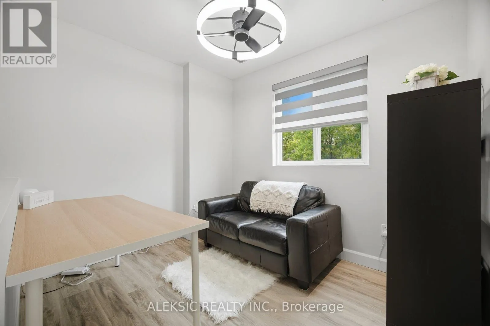 35 - 2001 BONNYMEDE DRIVE