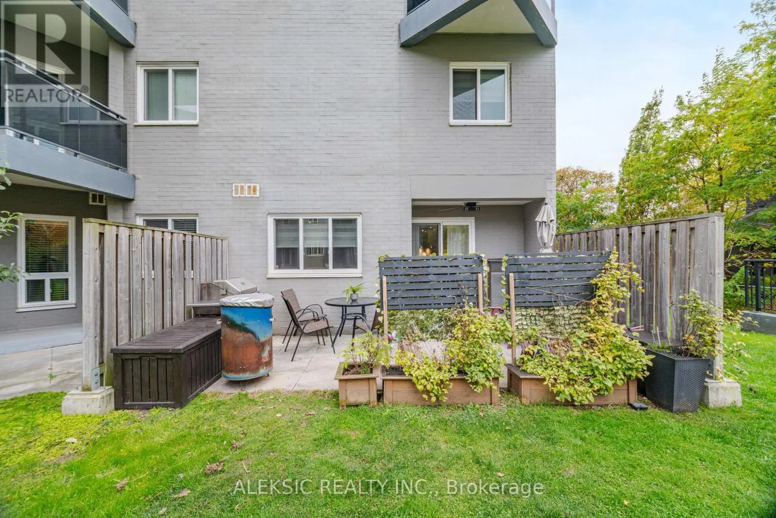35 - 2001 BONNYMEDE DRIVE