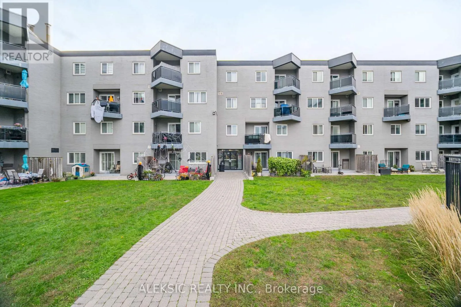35 - 2001 BONNYMEDE DRIVE