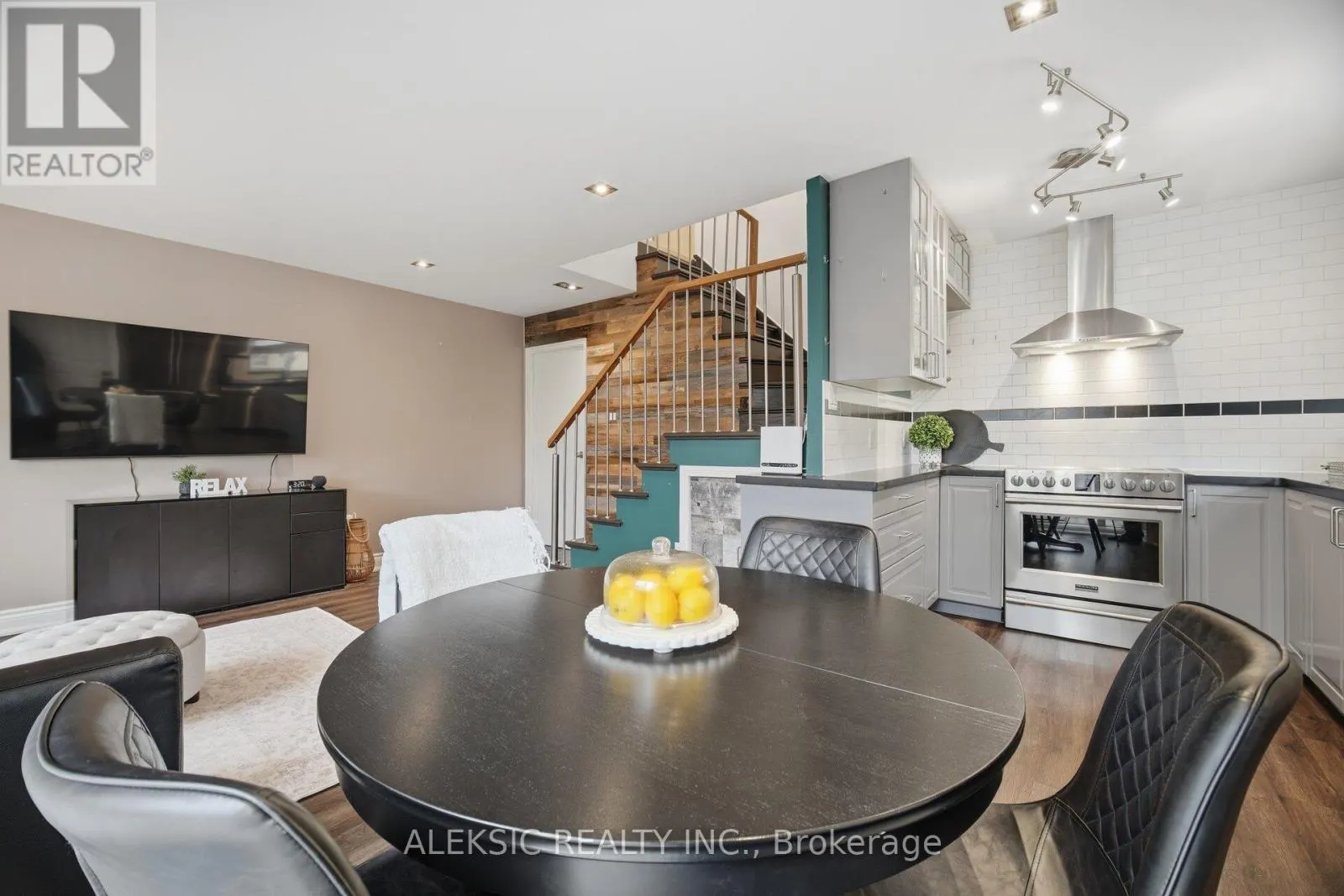 35 - 2001 BONNYMEDE DRIVE