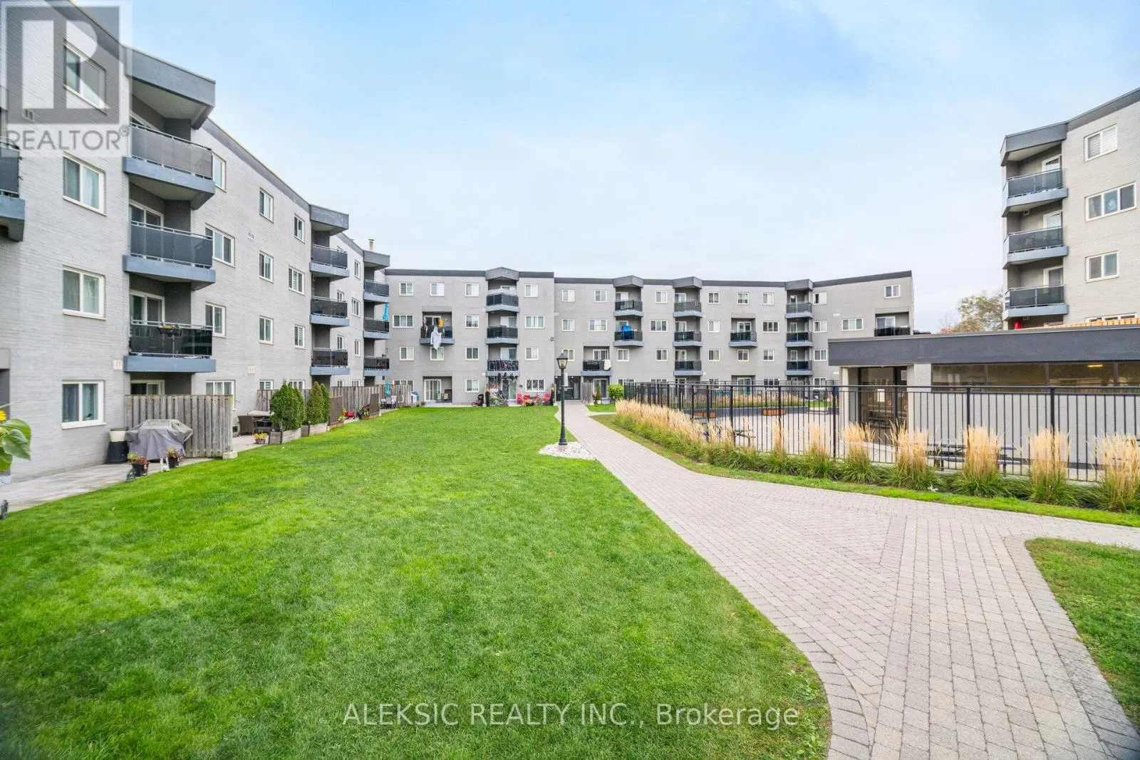 35 - 2001 BONNYMEDE DRIVE