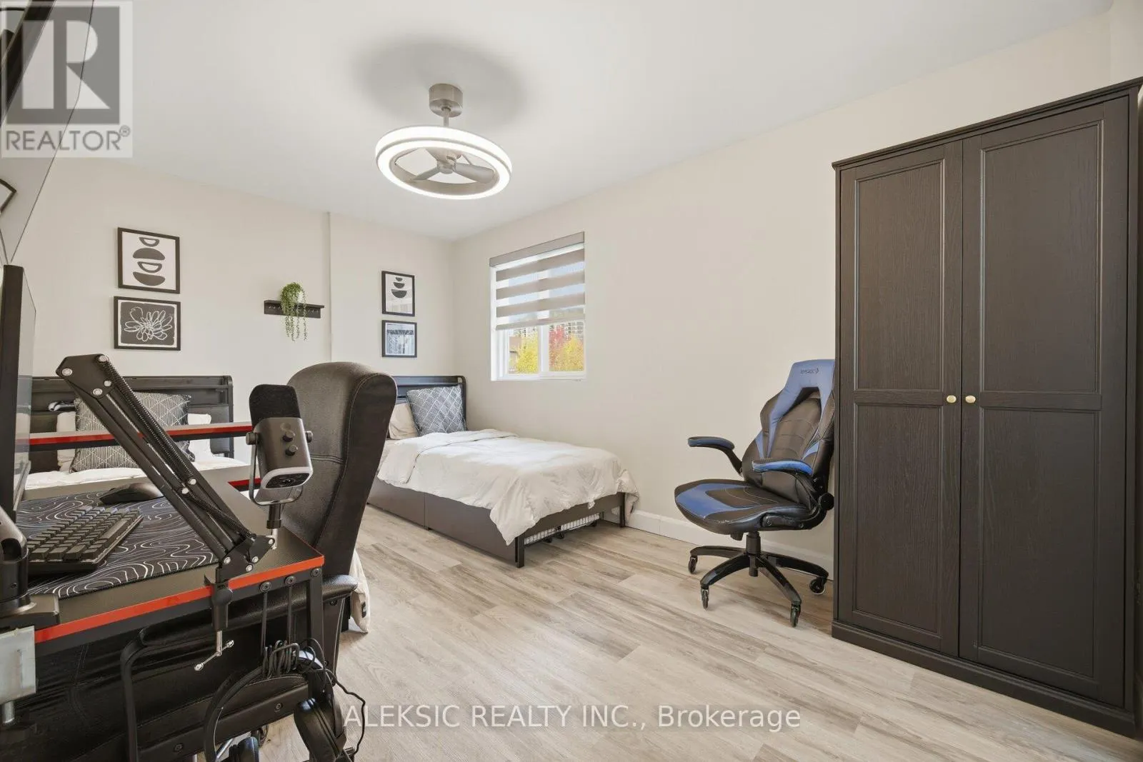 35 - 2001 BONNYMEDE DRIVE