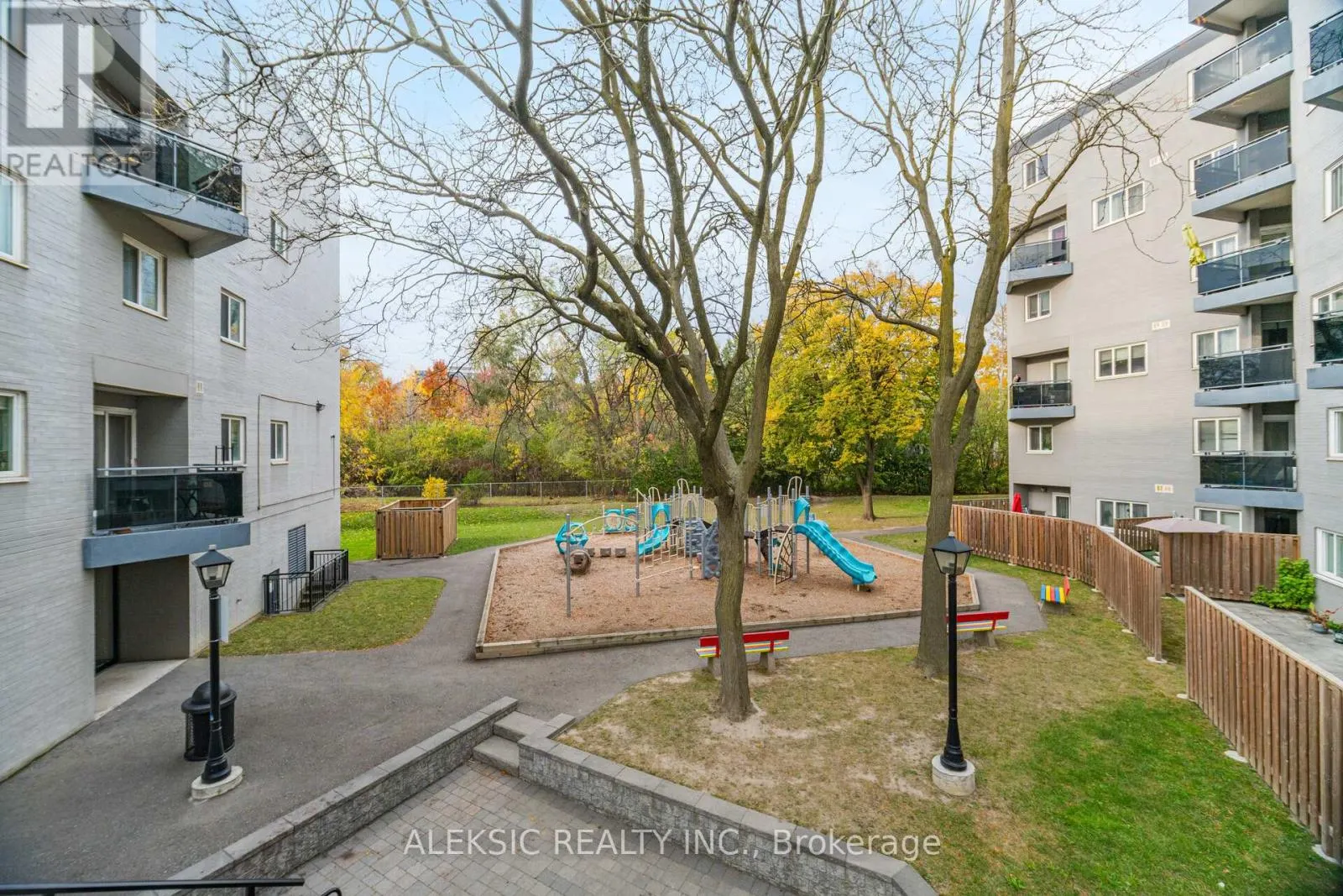 35 - 2001 BONNYMEDE DRIVE