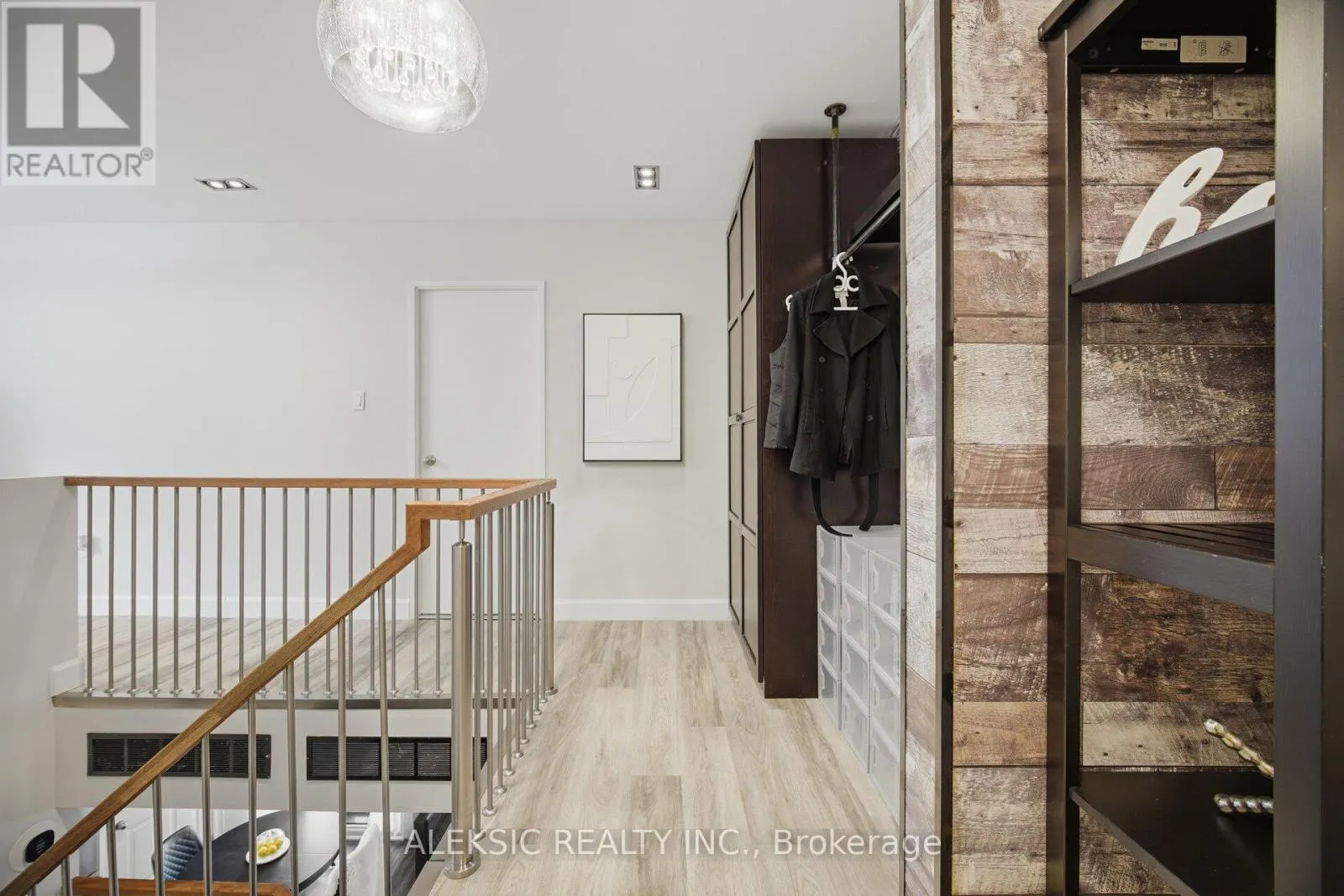 35 - 2001 BONNYMEDE DRIVE