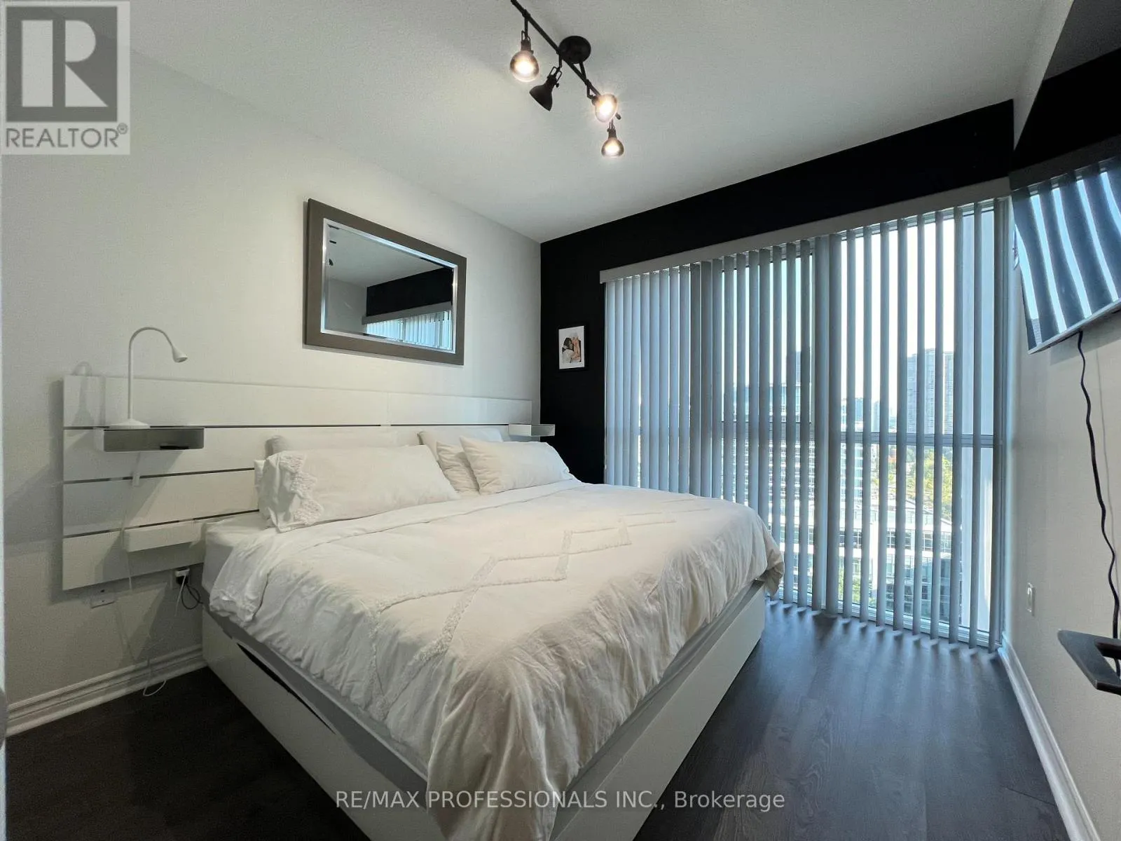 1508 - 39 ANNIE CRAIG DRIVE
