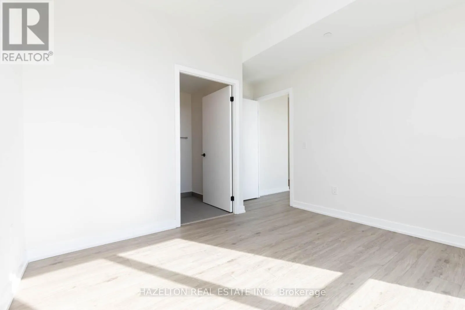 905 - 2300 ST. CLAIR AVENUE W