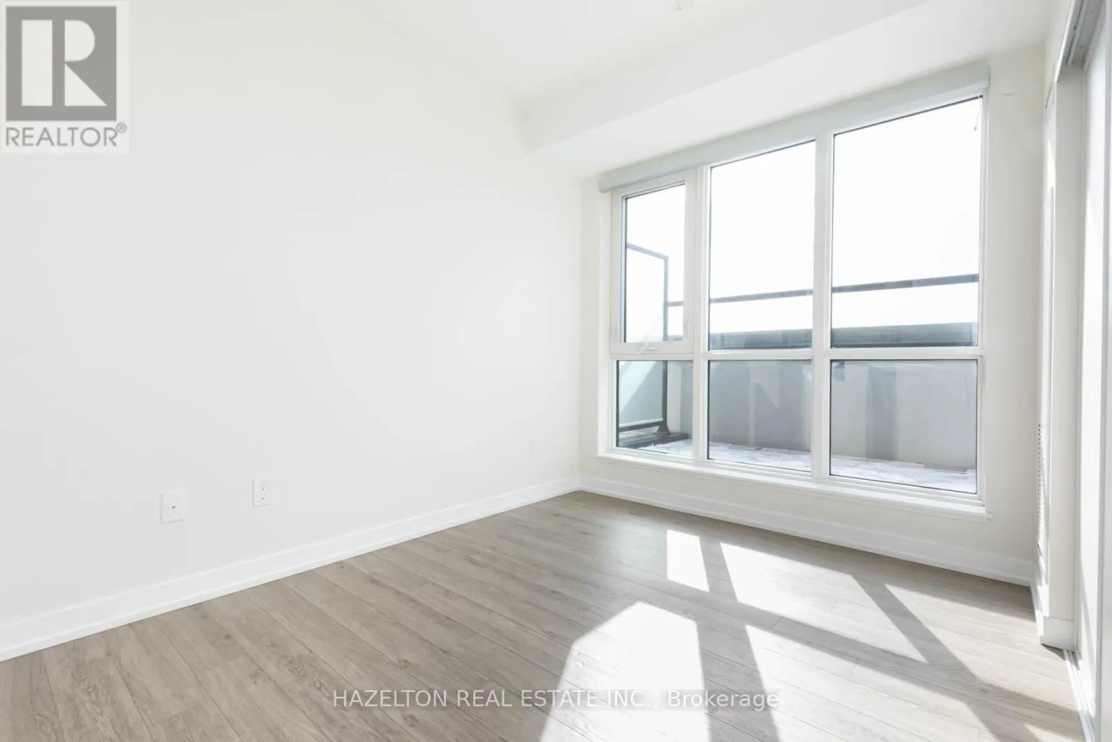 905 - 2300 ST. CLAIR AVENUE W