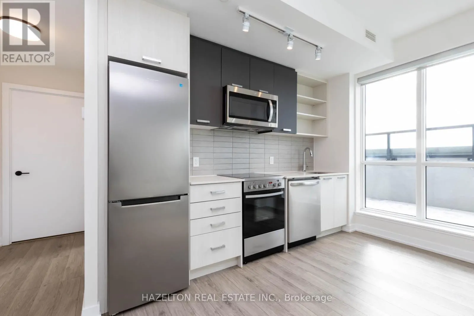 905 - 2300 ST. CLAIR AVENUE W