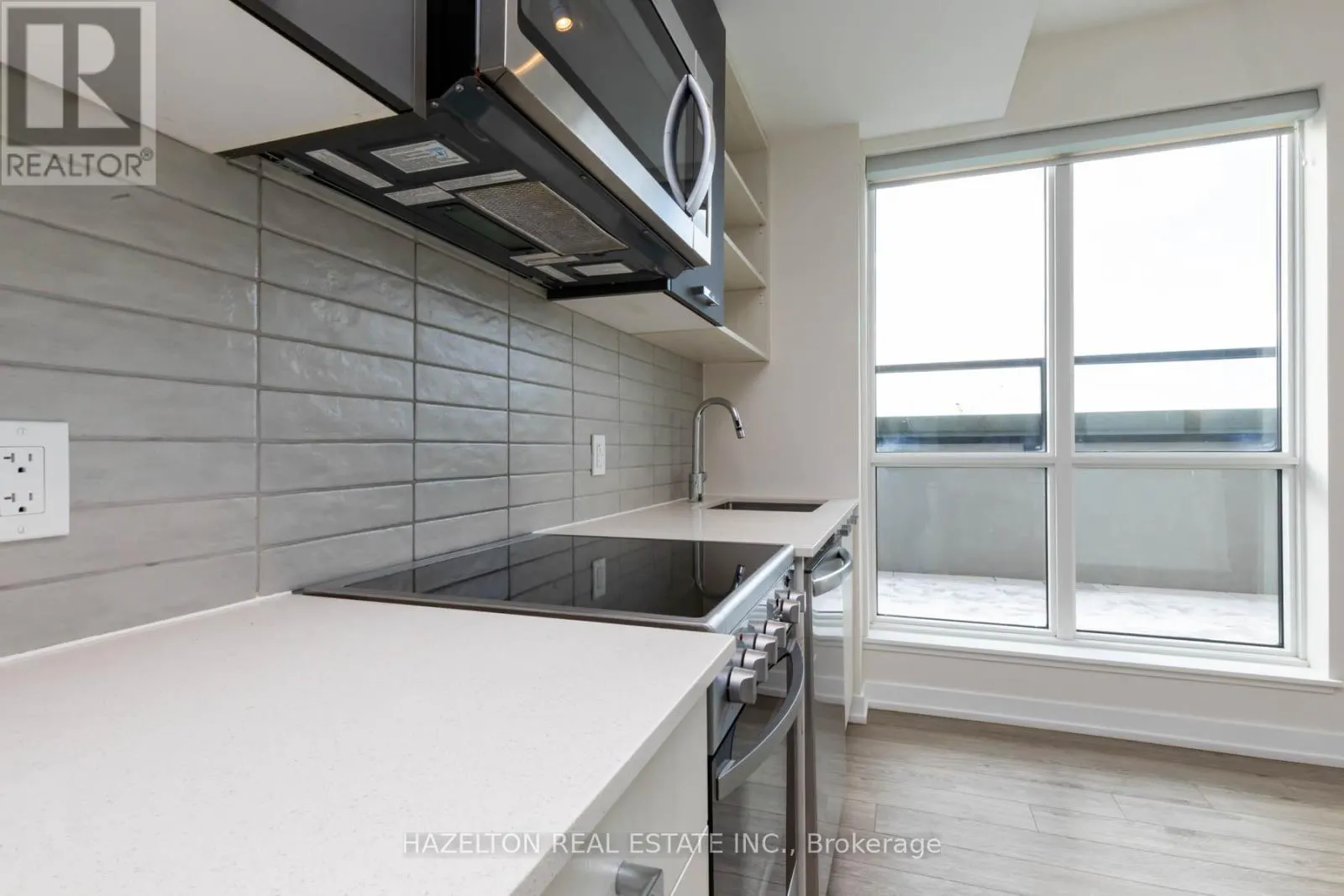 905 - 2300 ST. CLAIR AVENUE W