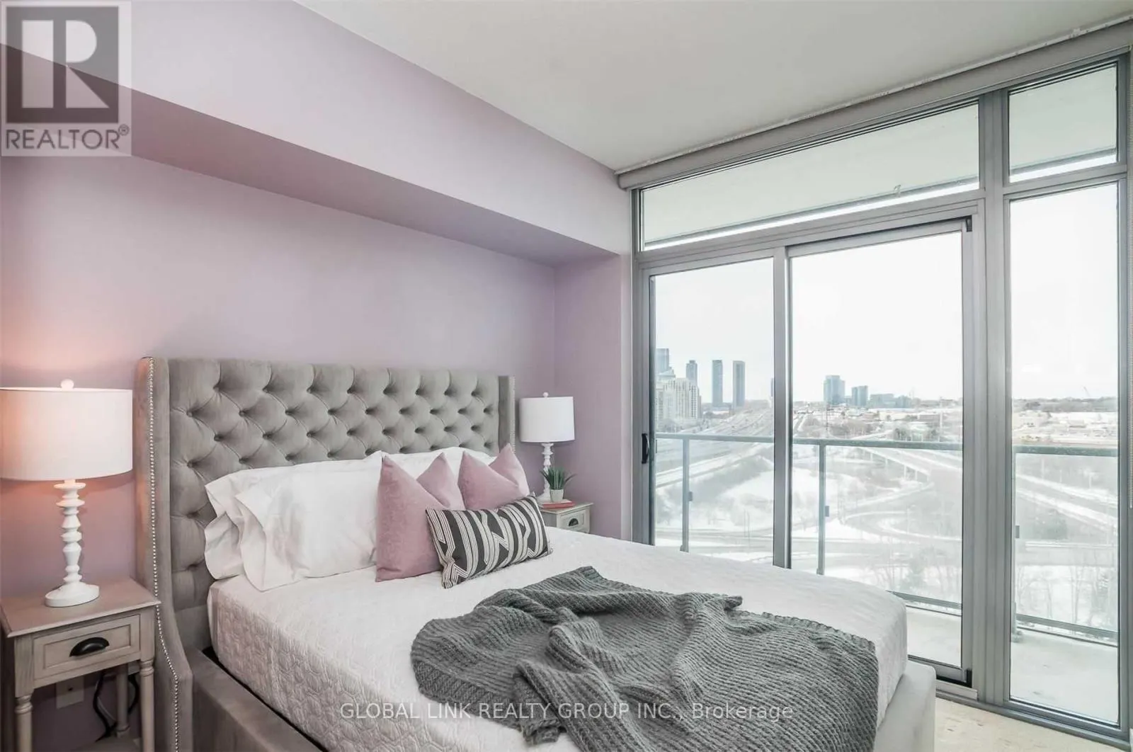 1110 - 105 THE QUEENSWAY AVENUE
