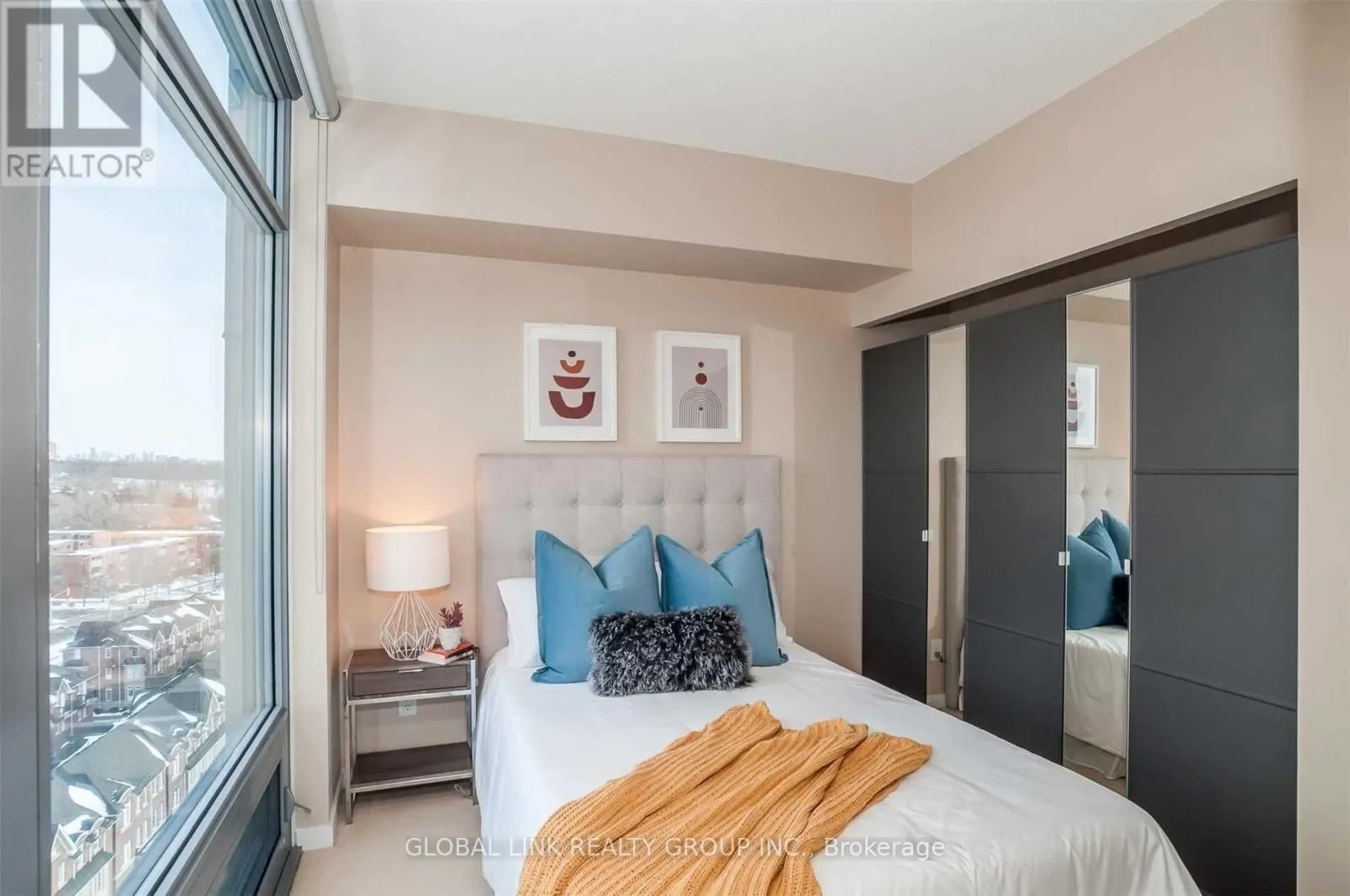 1110 - 105 THE QUEENSWAY AVENUE