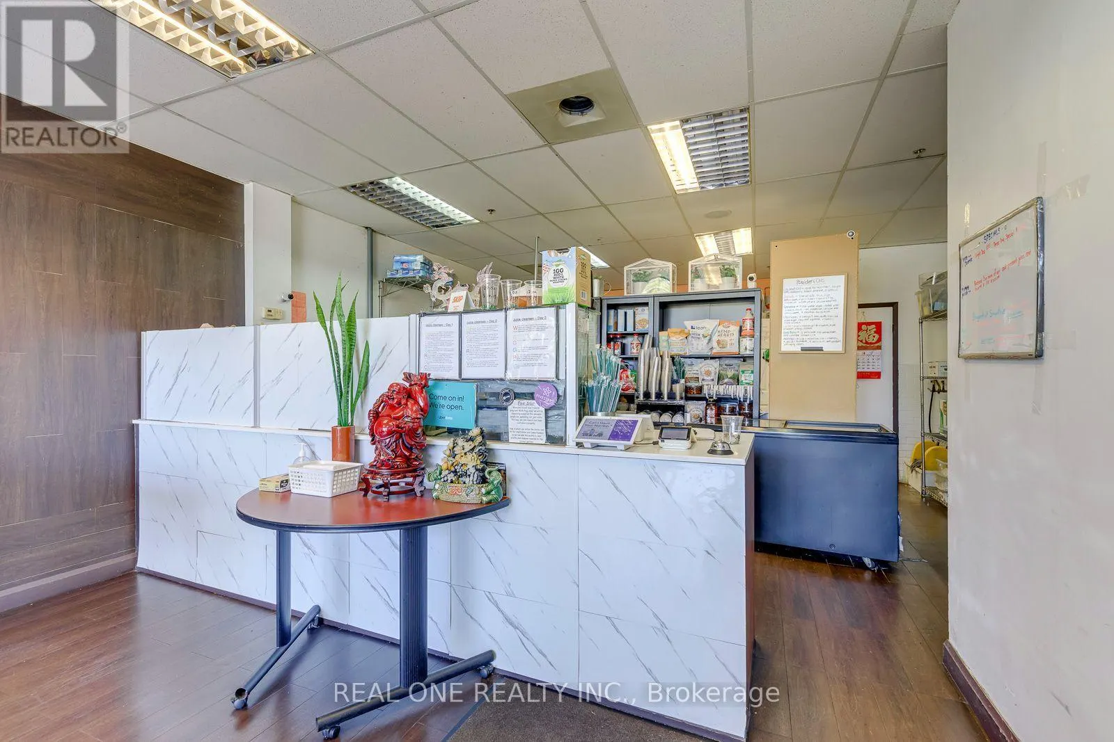 106 - 154 QUEEN STREET S