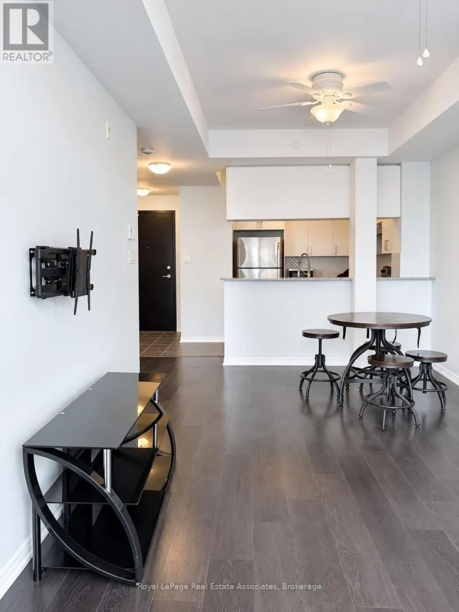 210 - 54 SKY HARBOUR DRIVE