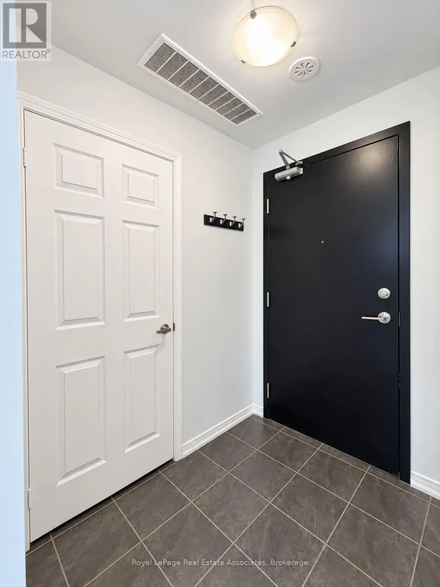 210 - 54 SKY HARBOUR DRIVE
