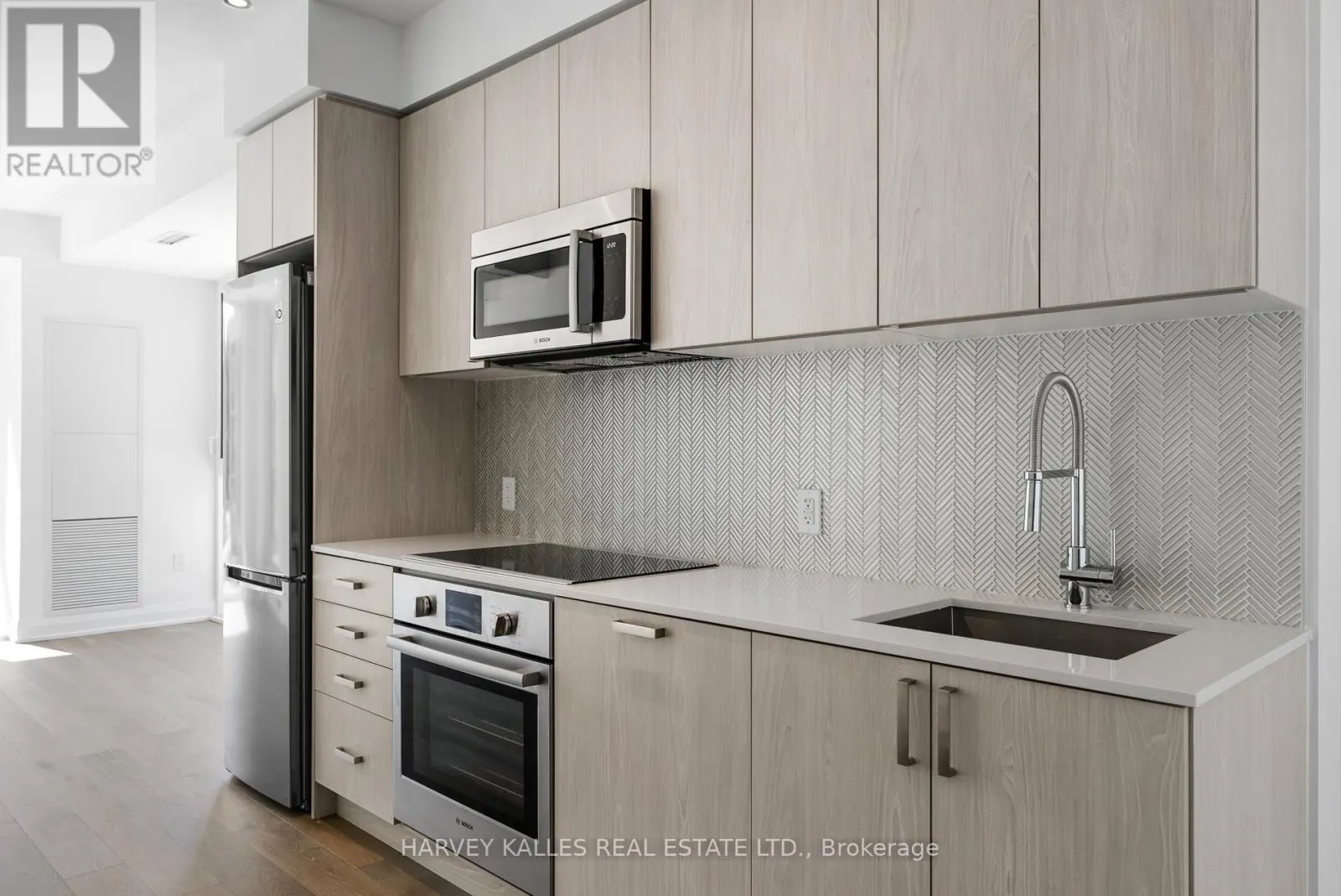 305 - 293 THE KINGSWAY