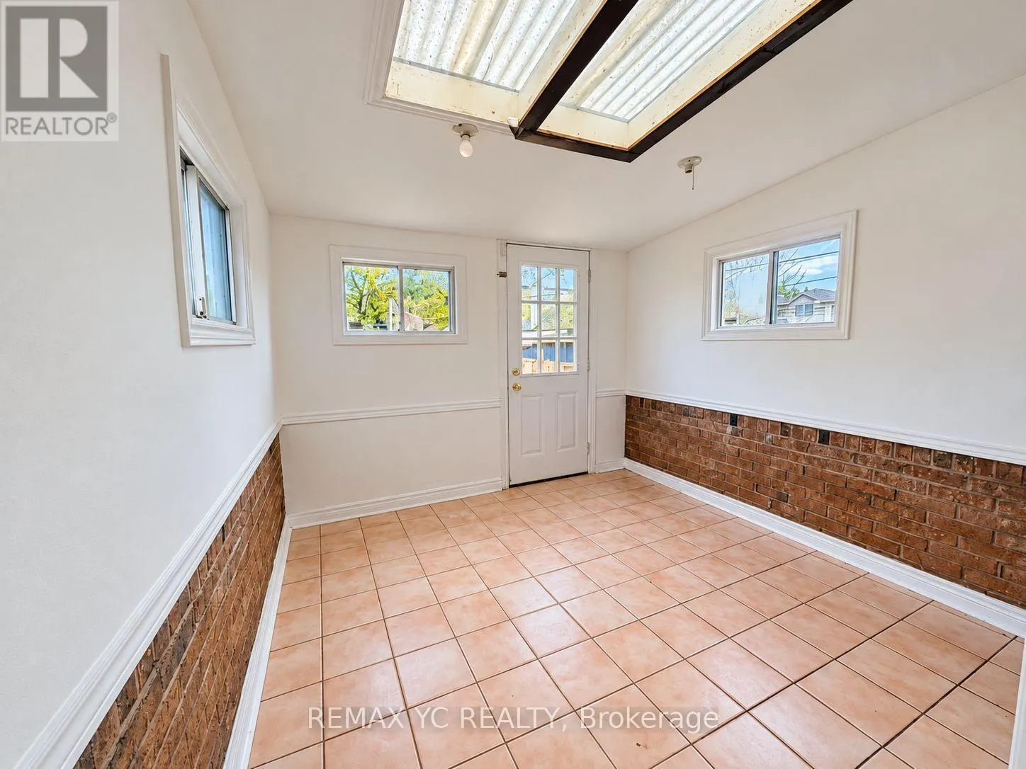 2 - 187 LOCKSLEY AVENUE