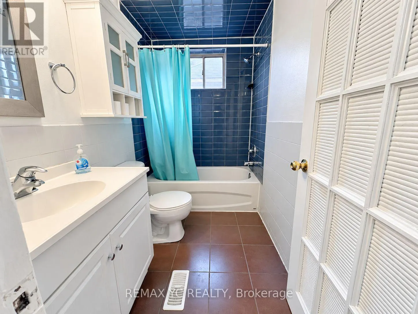2 - 187 LOCKSLEY AVENUE