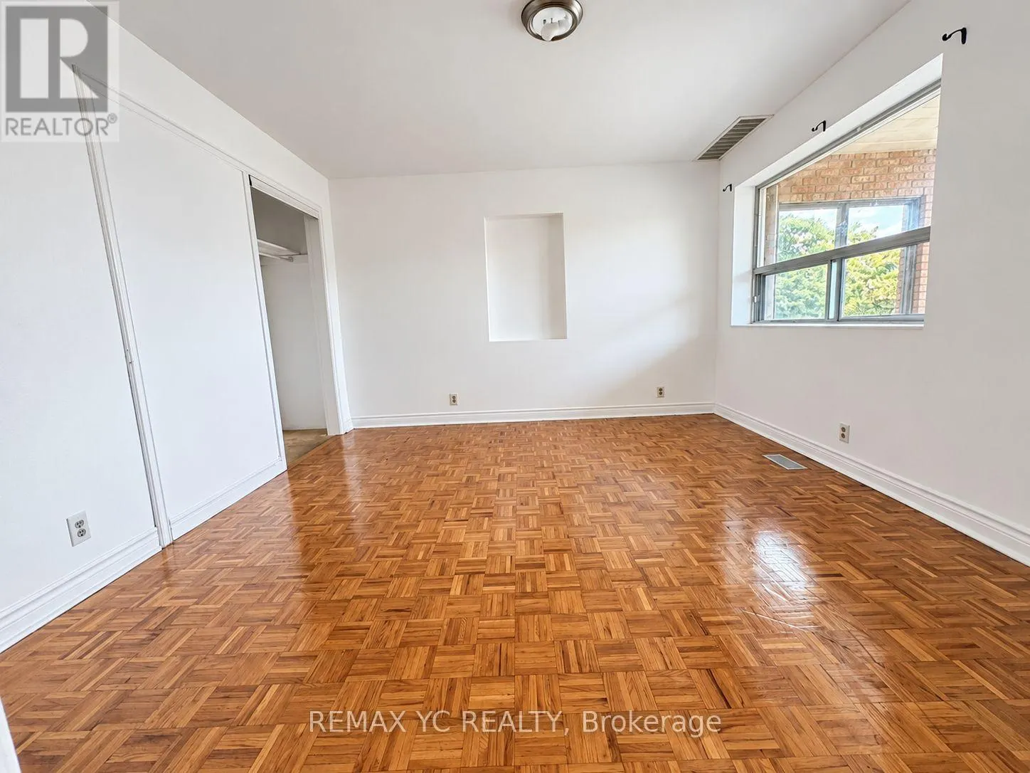 2 - 187 LOCKSLEY AVENUE