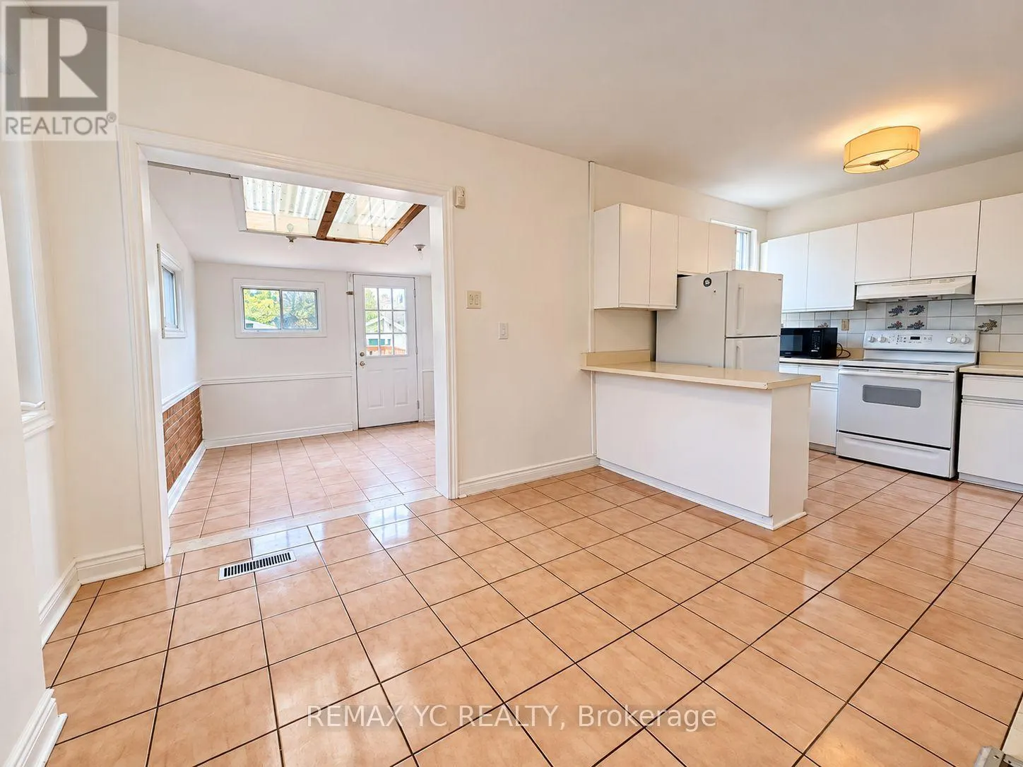 2 - 187 LOCKSLEY AVENUE