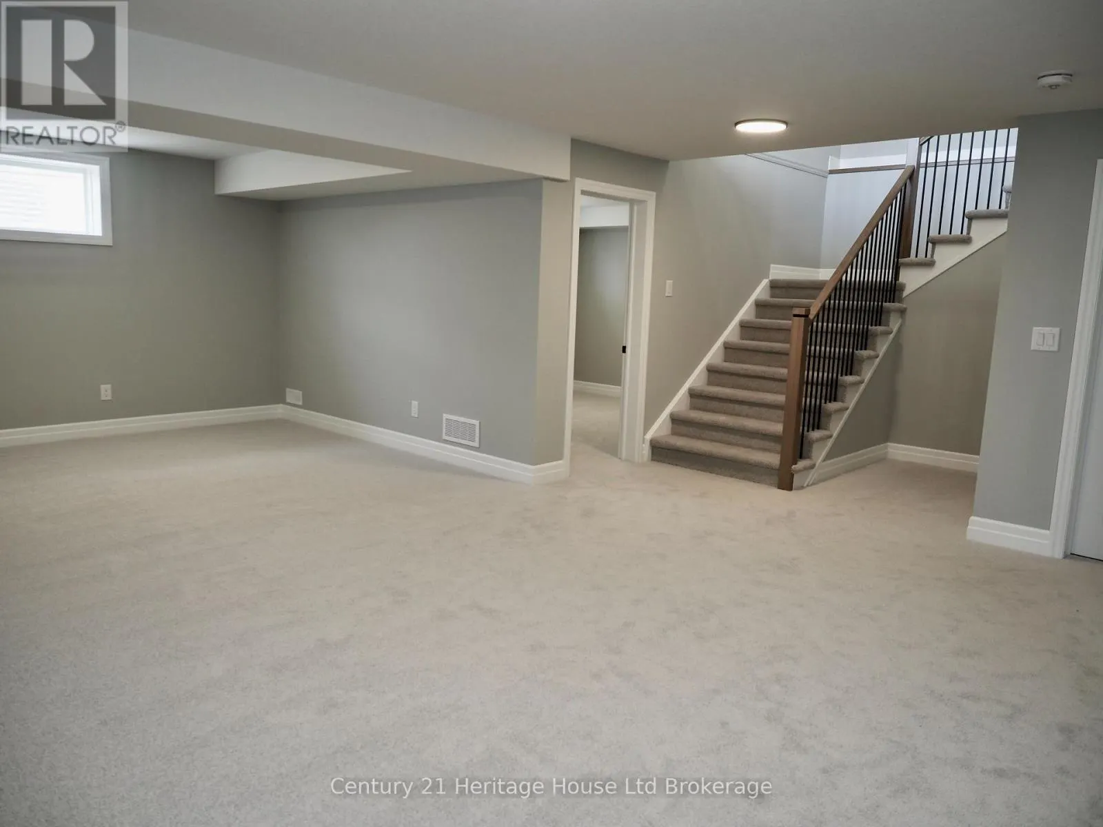 9 SYCAMORE DRIVE