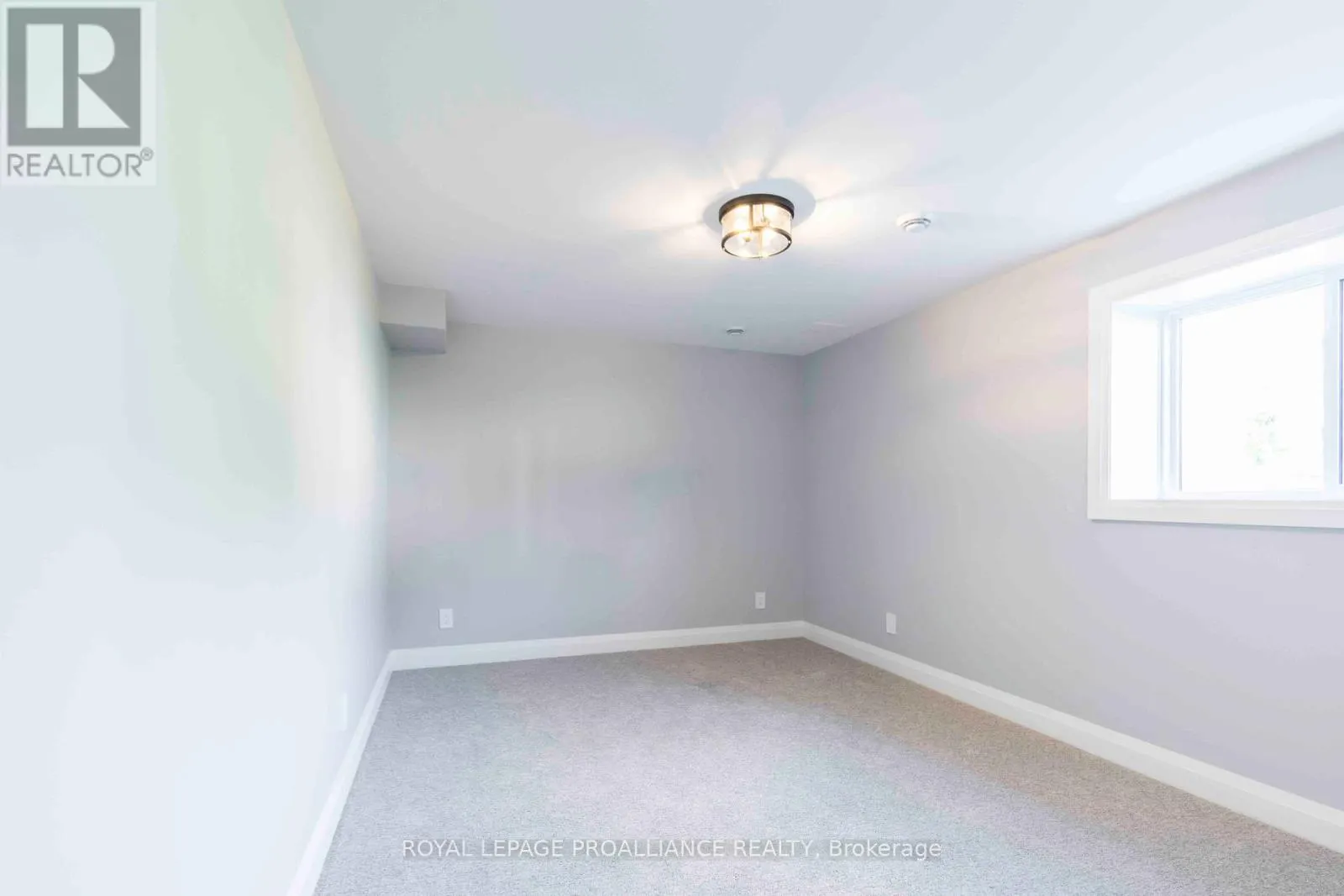 16 MACKENZIE JOHN CRESCENT