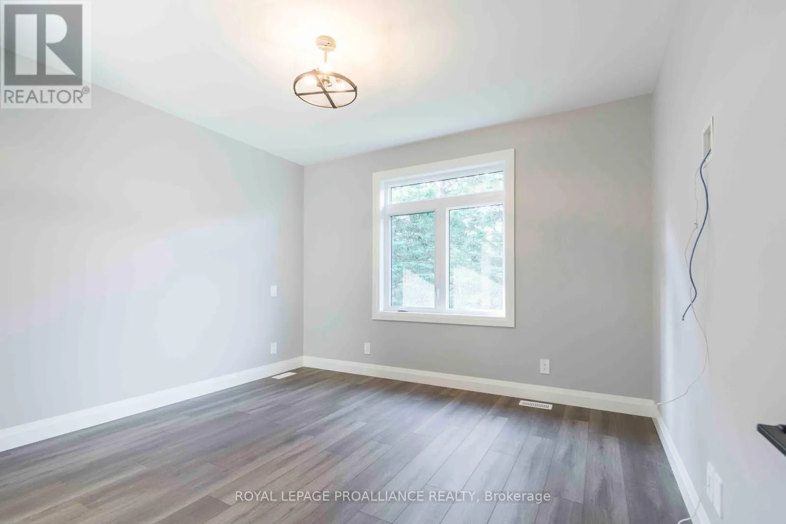 16 MACKENZIE JOHN CRESCENT