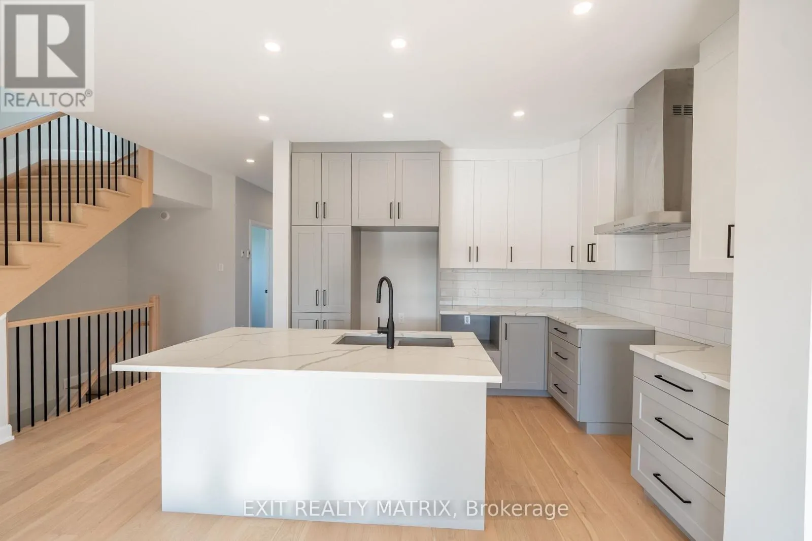1404 CAROLINE COURT