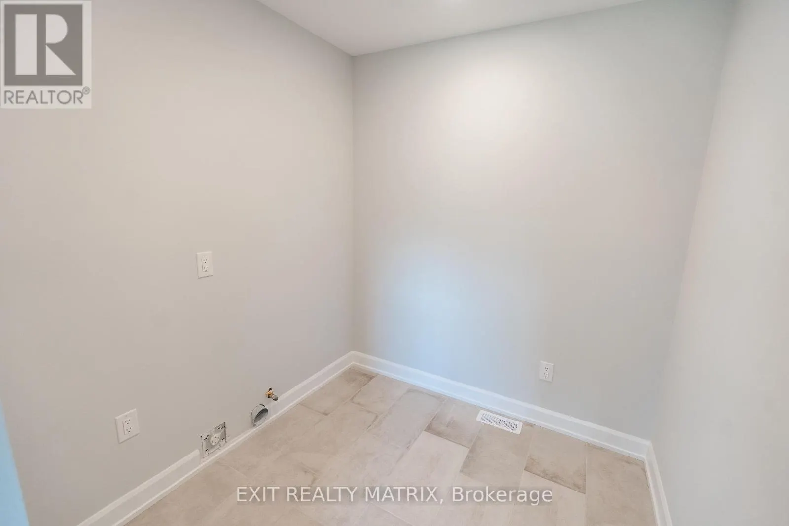 1404 CAROLINE COURT