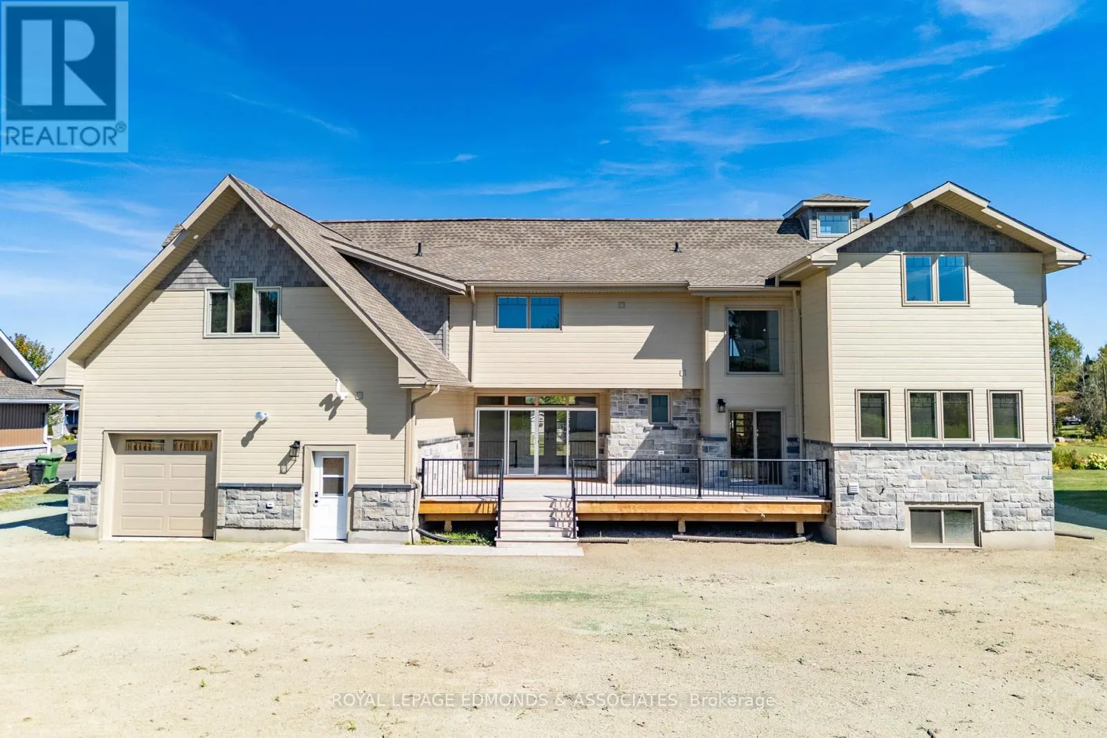 14 FAIRWAY DRIVE N