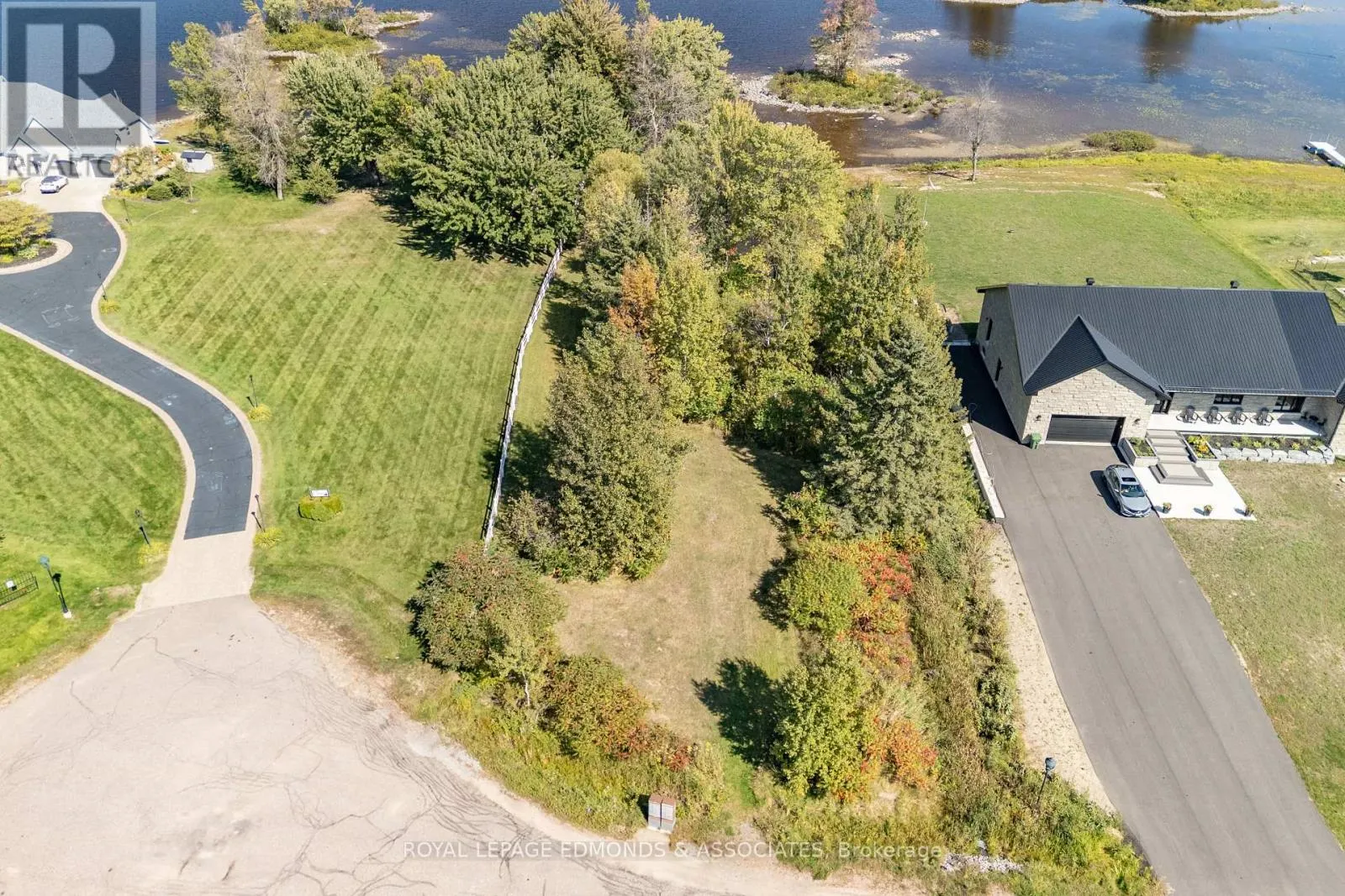 14 FAIRWAY DRIVE N