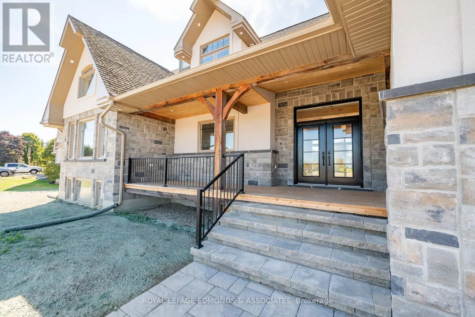 14 FAIRWAY DRIVE N