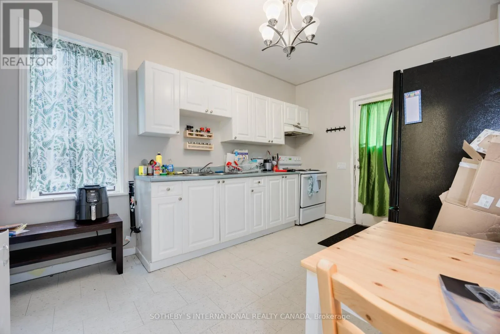 84 DURHAM STREET W