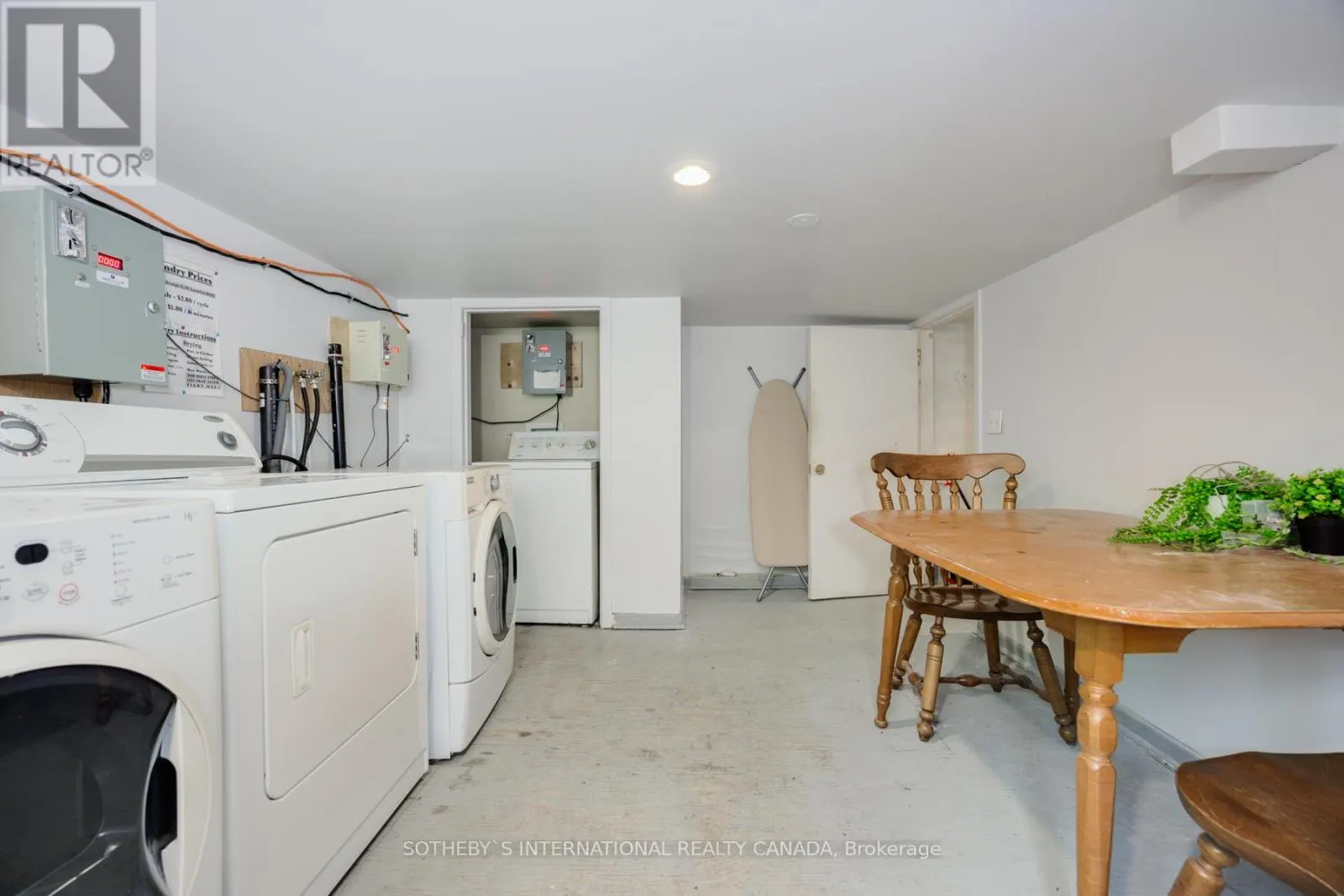 84 DURHAM STREET W