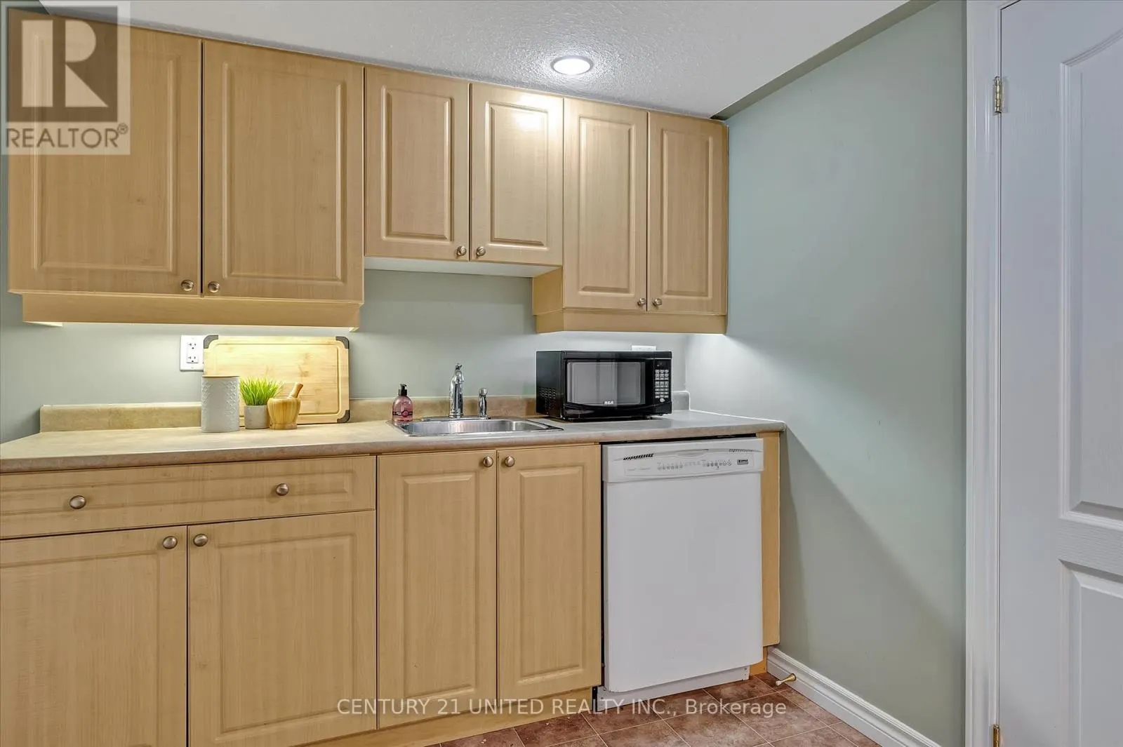213 FARRIER CRESCENT