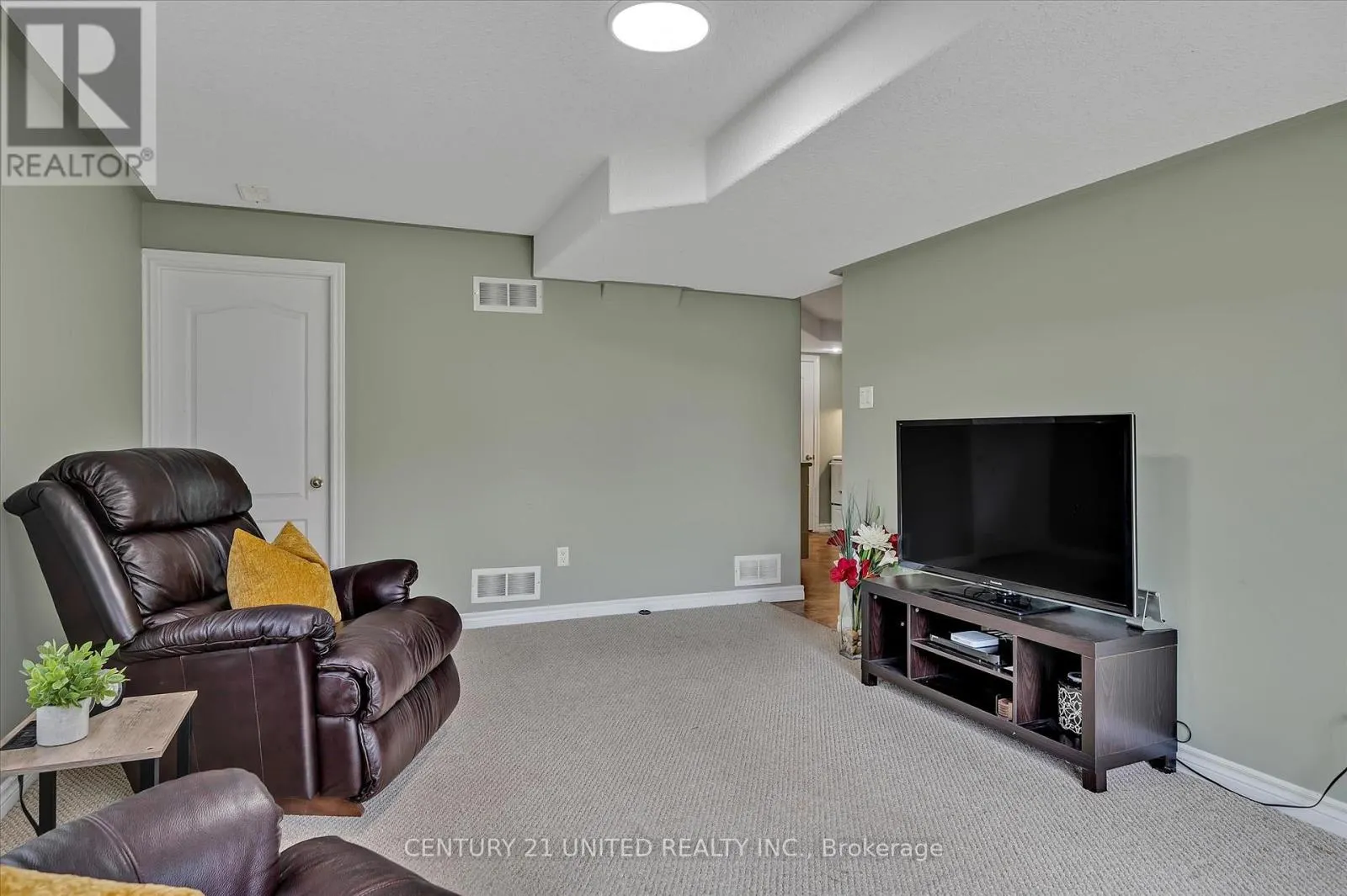 213 FARRIER CRESCENT