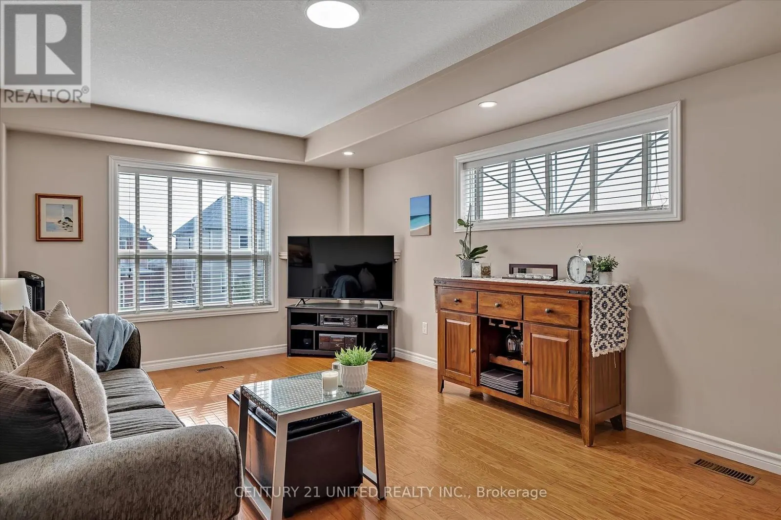 213 FARRIER CRESCENT