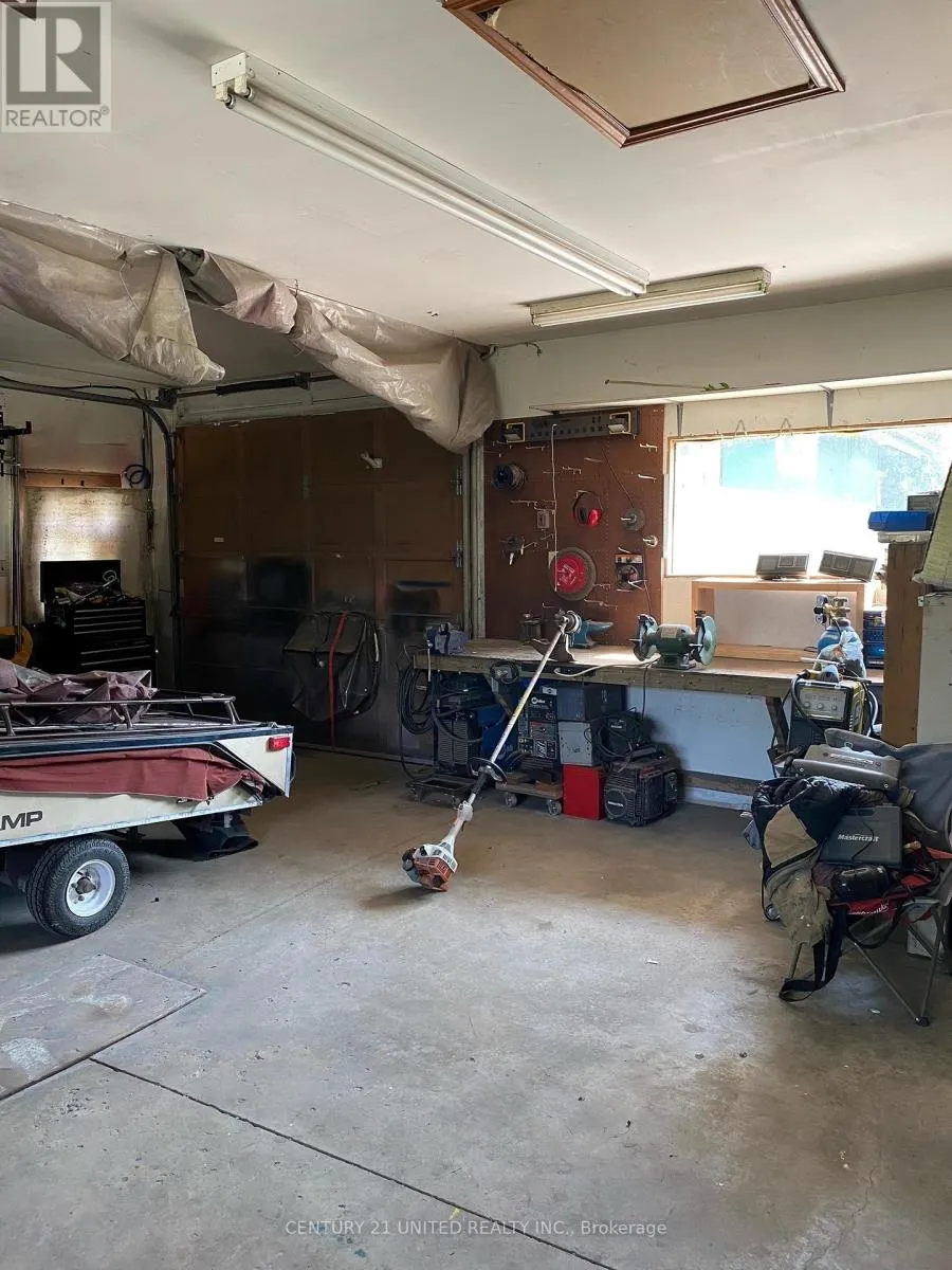 2219 BURNHAM LINE