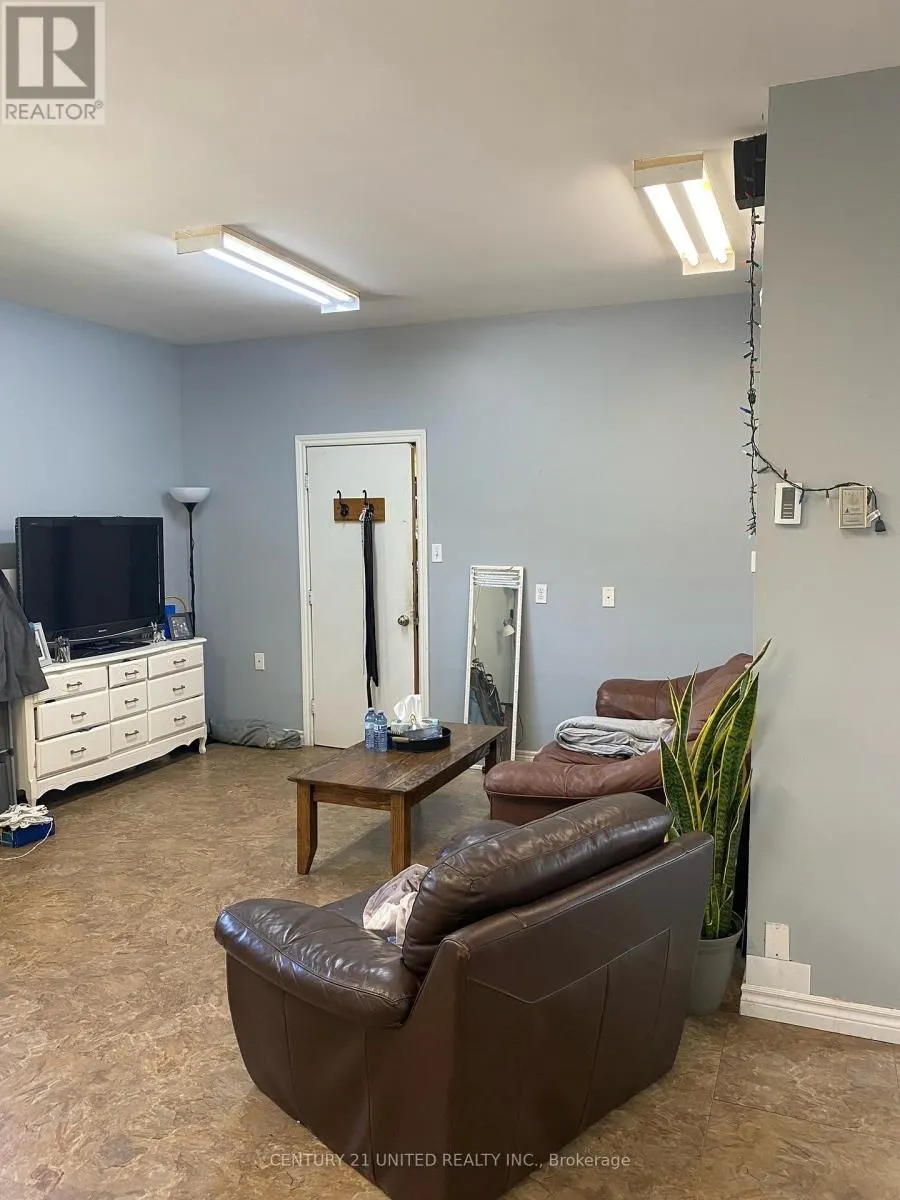 2219 BURNHAM LINE